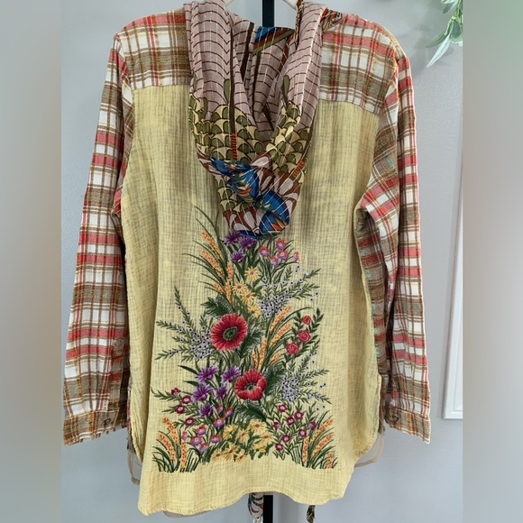 NWT Aratta Plaid Hooded Jacket with Gold Accents - Picture 5 of 16